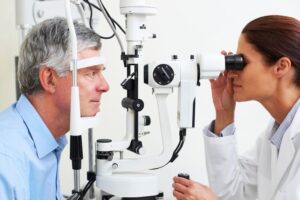 Badanie oczu seniora